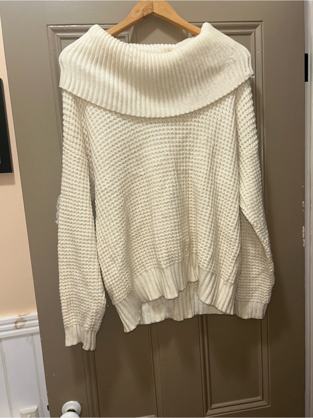Modcloth Cream Off-Shoulder Waffle Knit Cowl Sweater size large - Picture 1 of 15